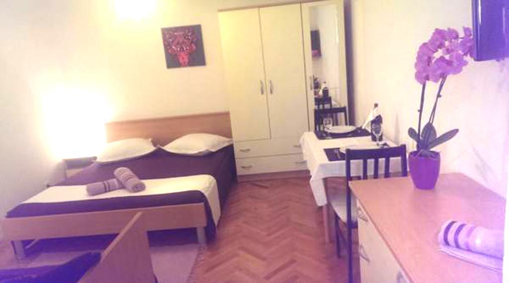 Apartments Mira Makarska Bilik gambar