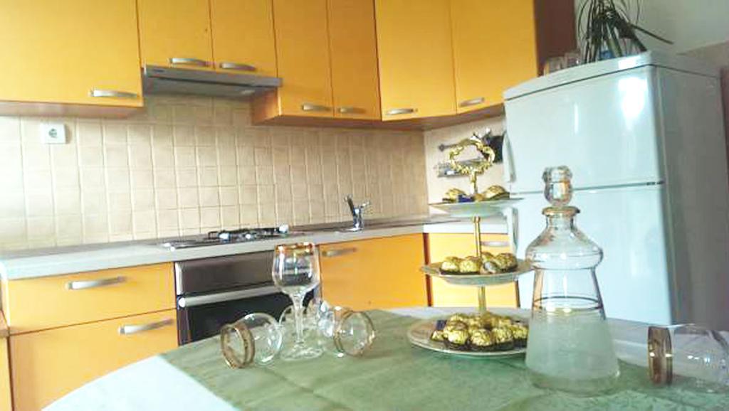 Apartments Mira Makarska Bilik gambar
